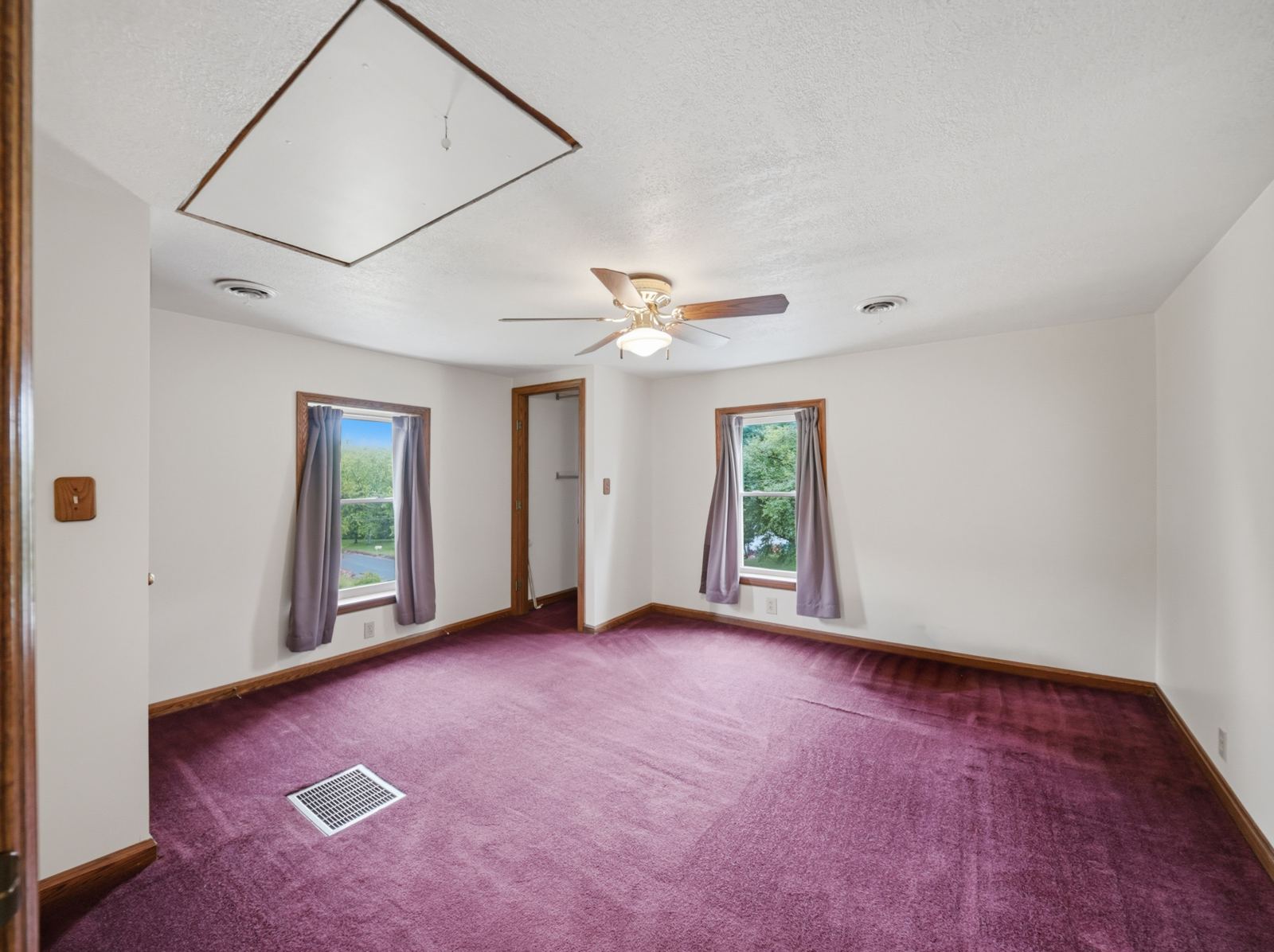 Bedroom with ceiling fan